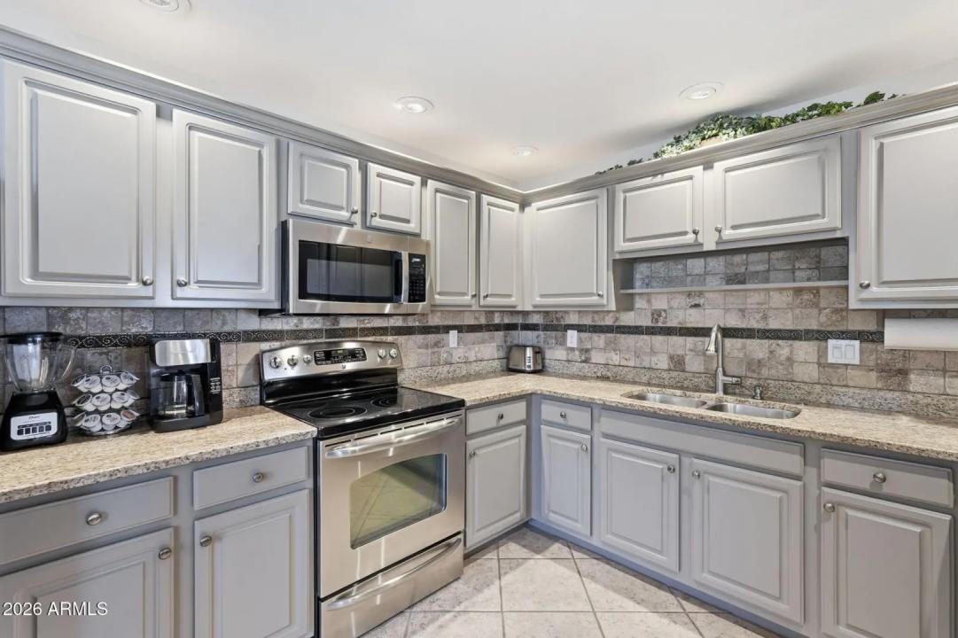 Real Estate Picture 11