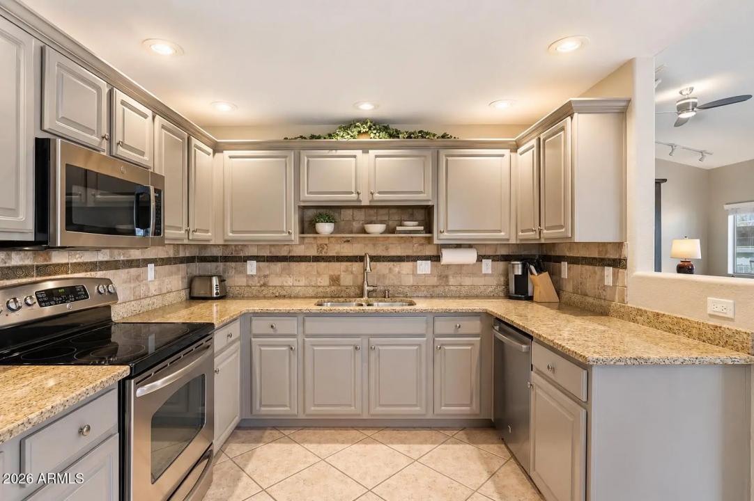 Real Estate Picture 3