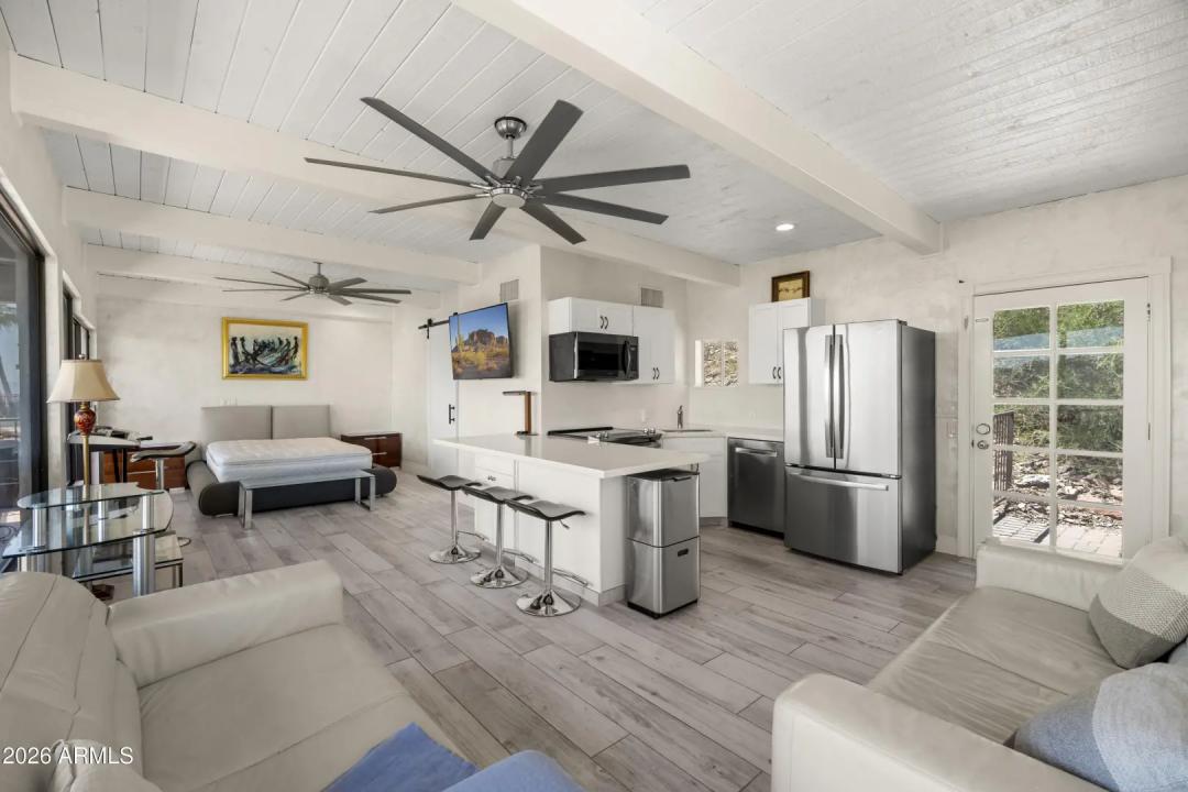 Real Estate Picture 3