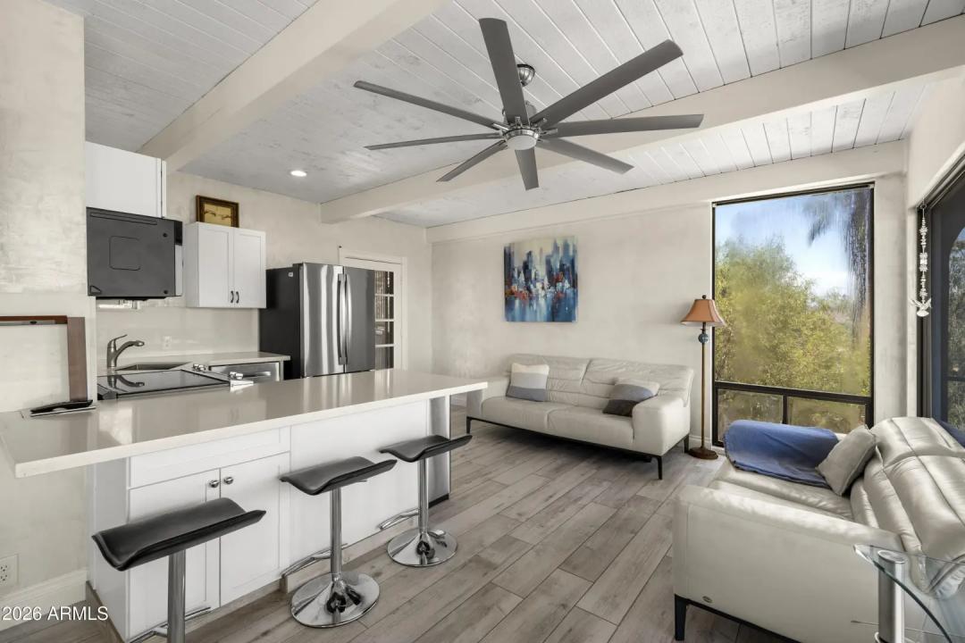 Real Estate Picture 8