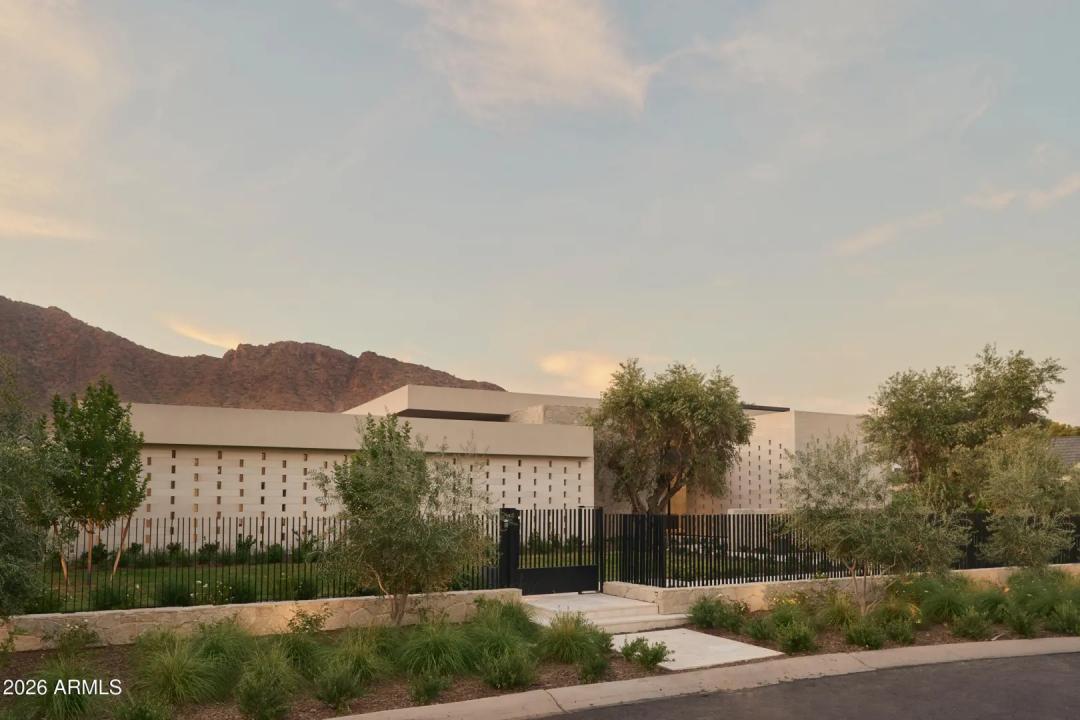 Real Estate Picture 3