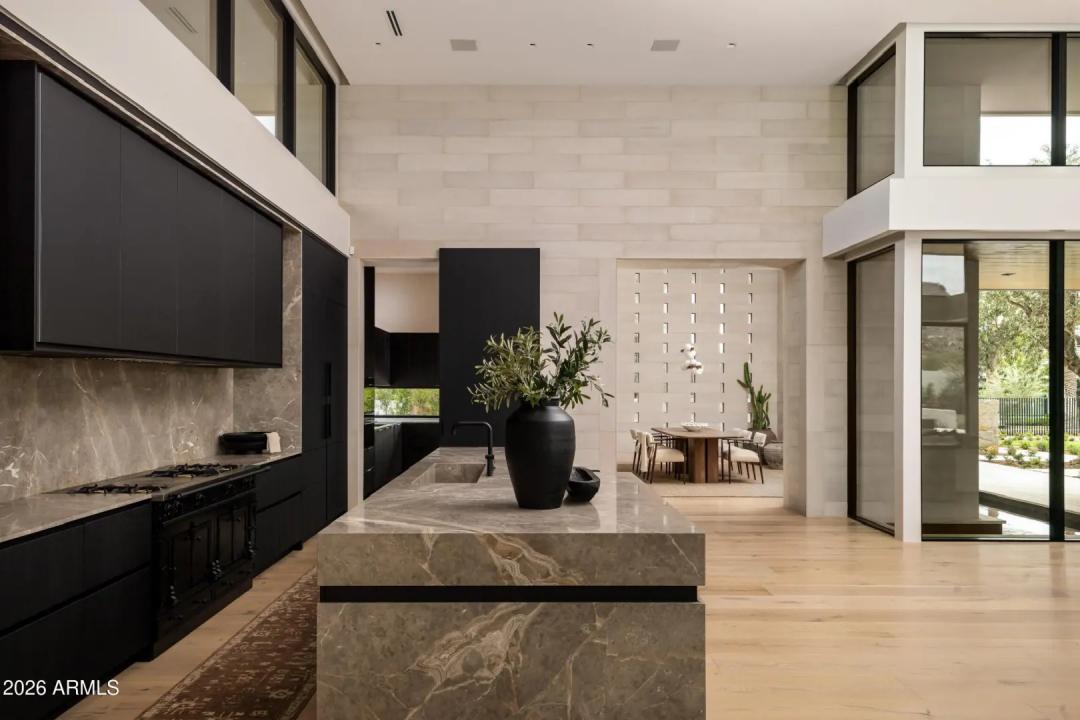 Real Estate Picture 22
