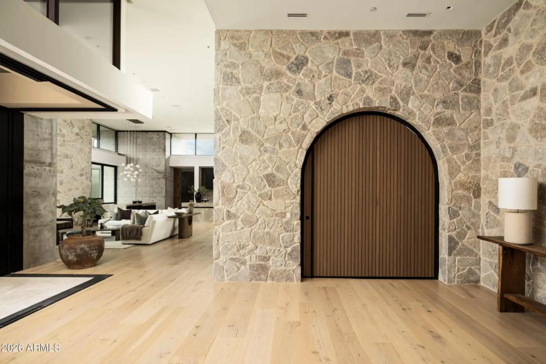 Real Estate Picture 8