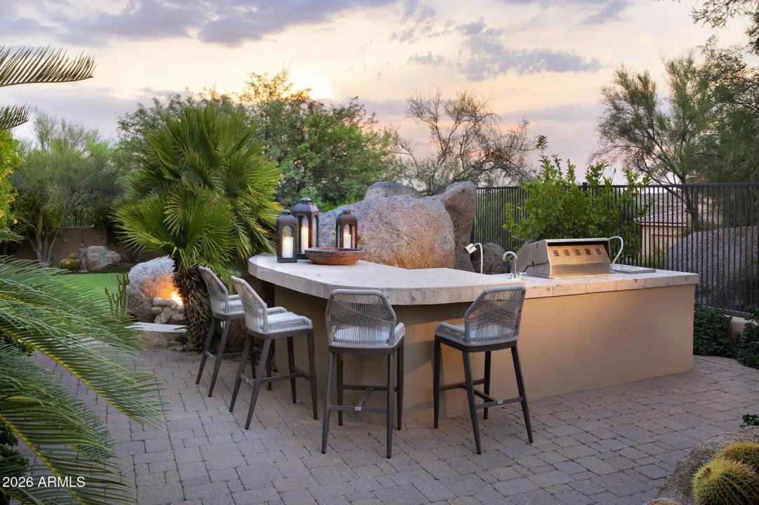 Real Estate Picture 3