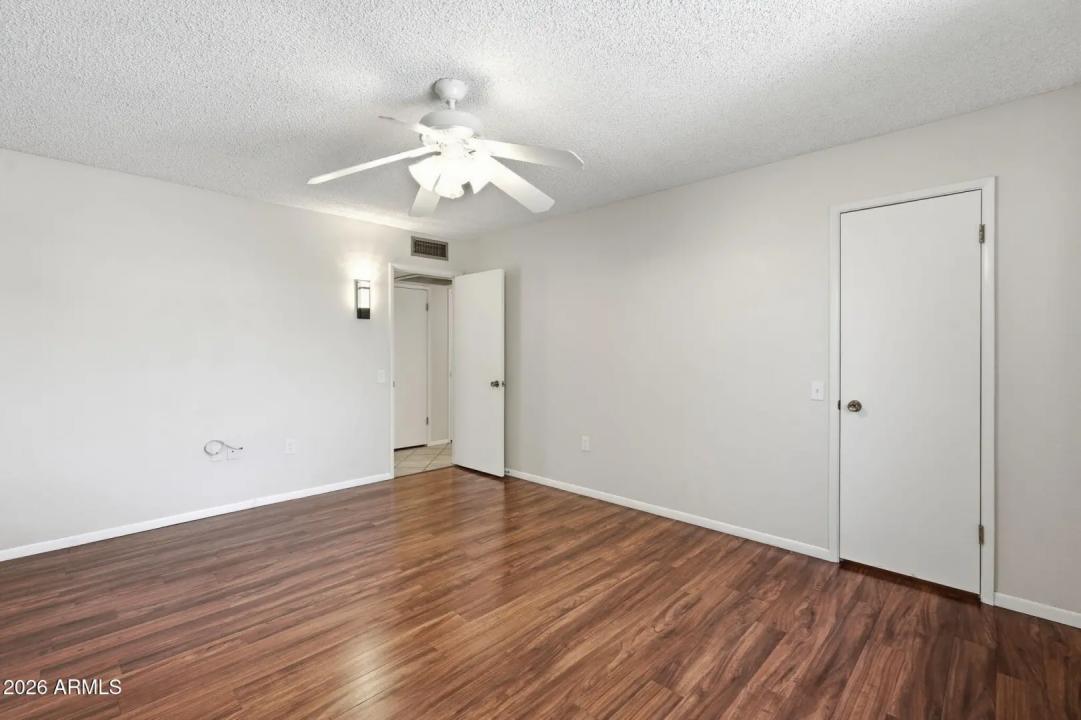 Real Estate Picture 18