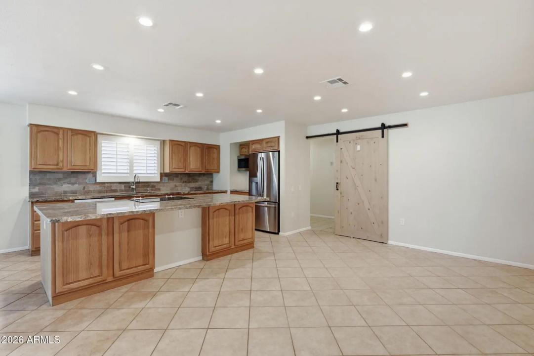 Real Estate Picture 25