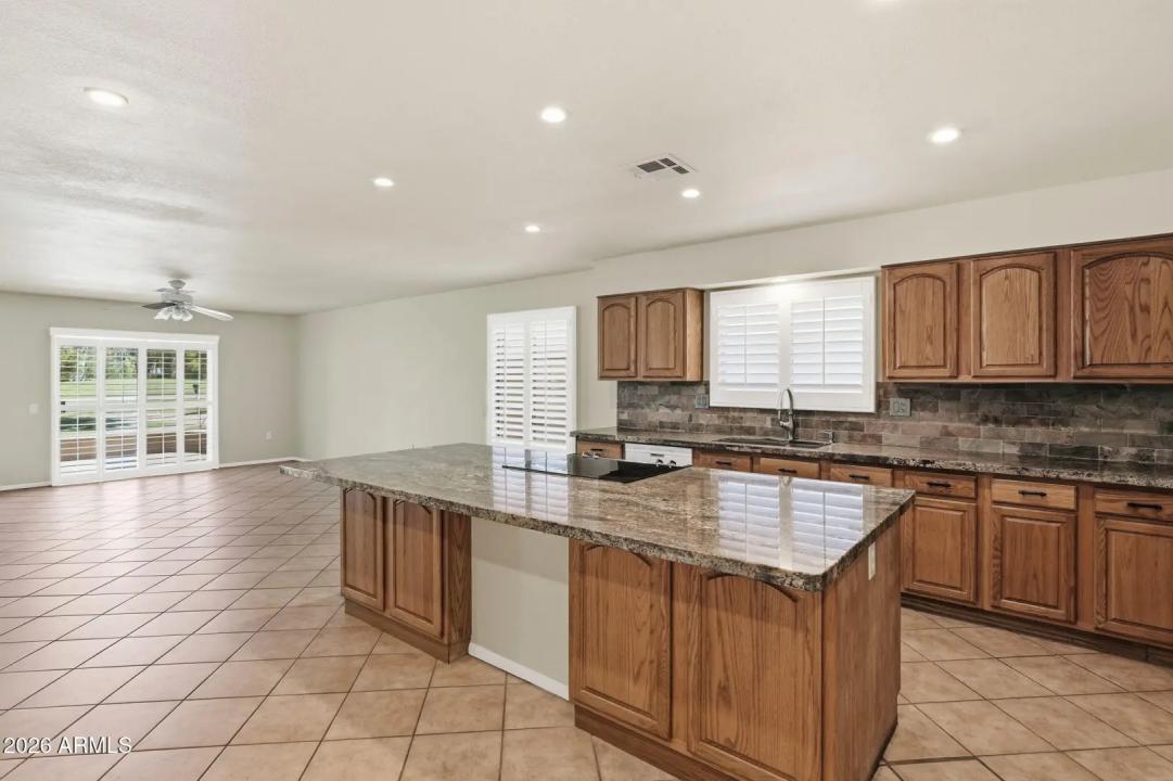Real Estate Picture 5