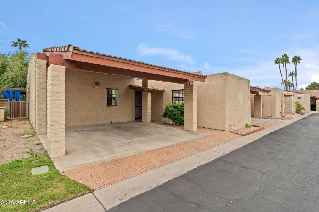 Real Estate Picture 4