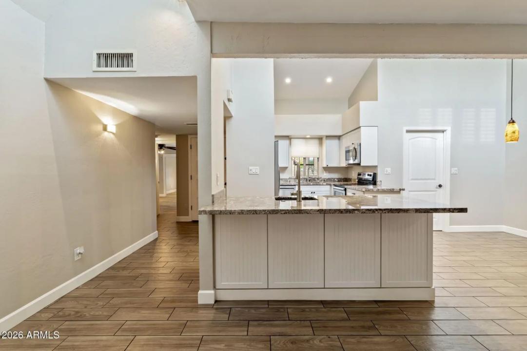 Real Estate Picture 8