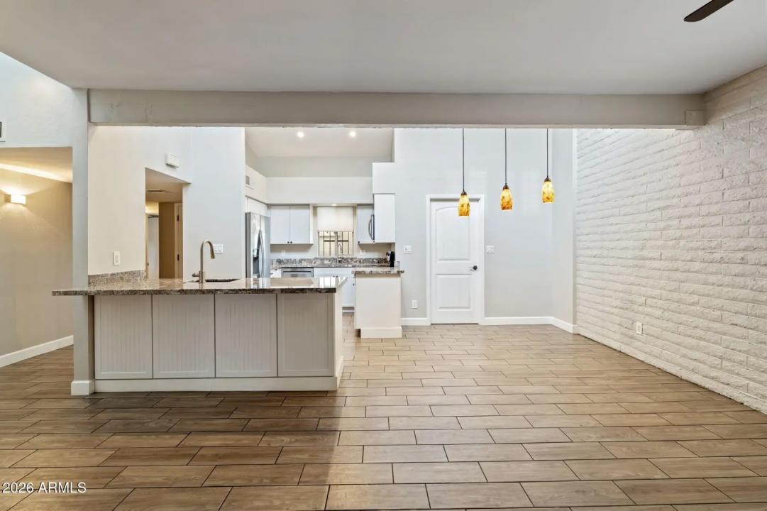 Real Estate Picture 9