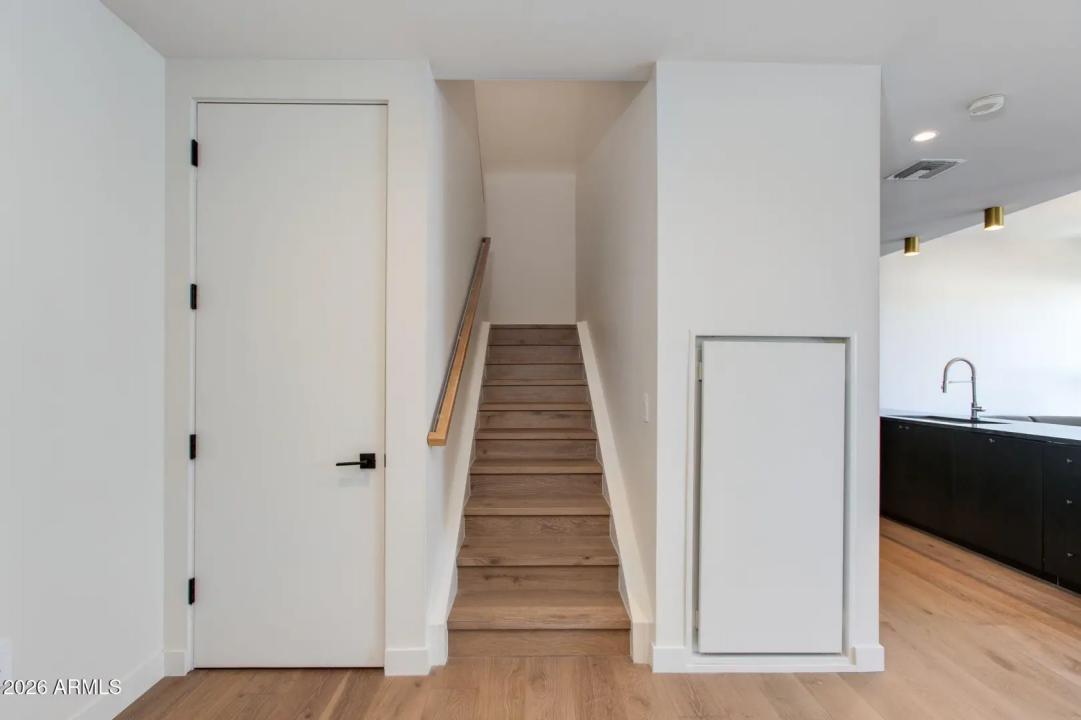 Real Estate Picture 4