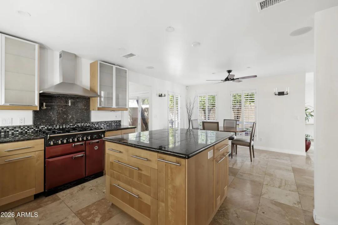 Real Estate Picture 3