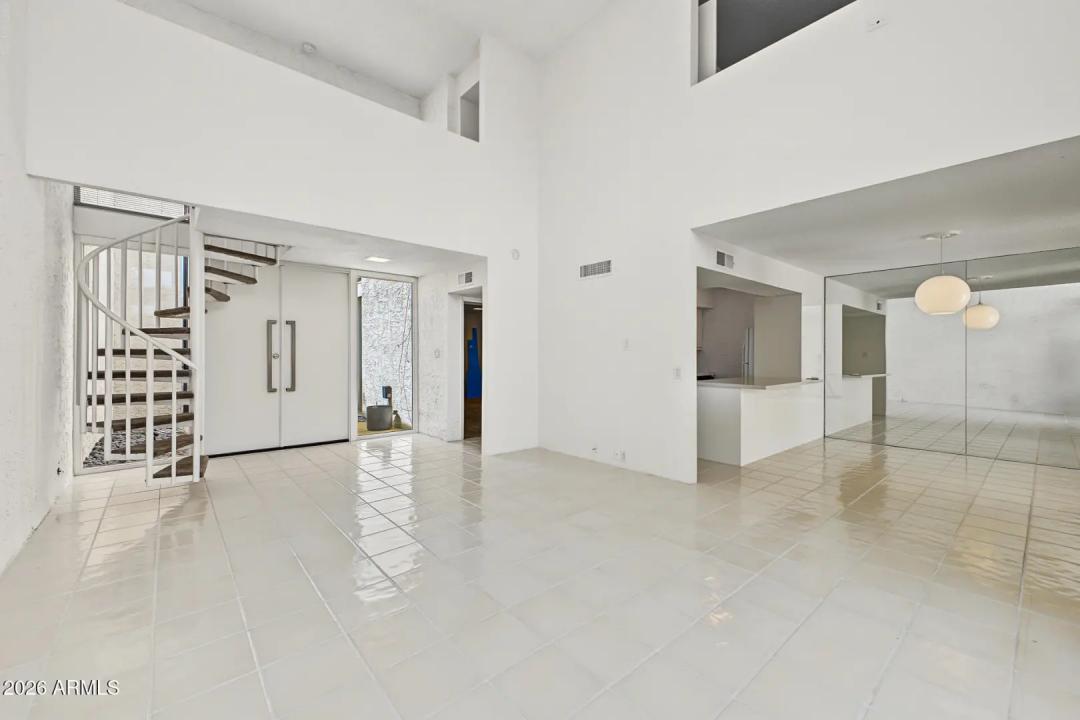 Real Estate Picture 6