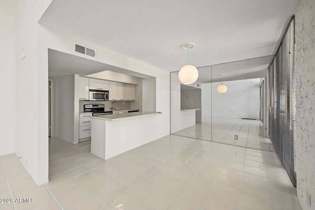 Real Estate Picture 4