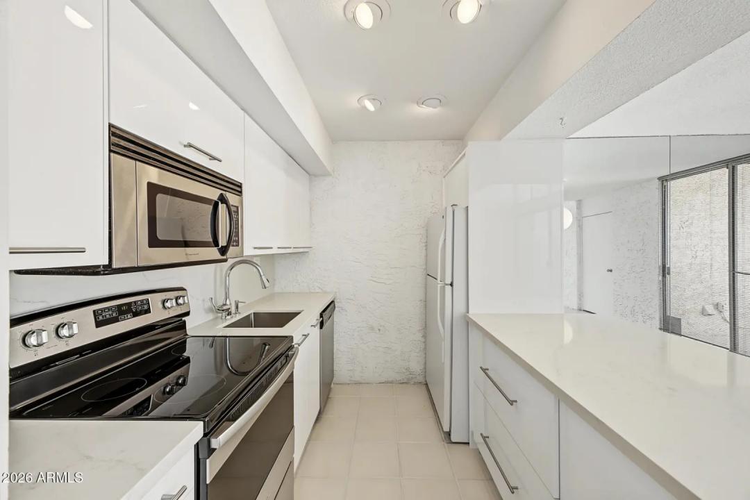 Real Estate Picture 3