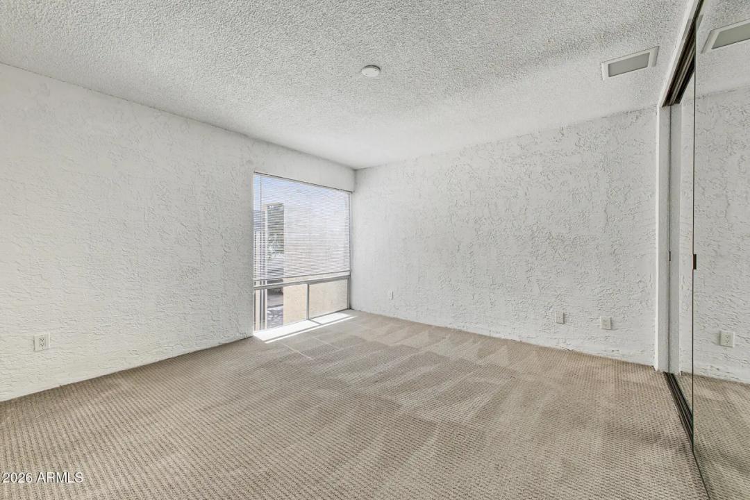 Real Estate Picture 9