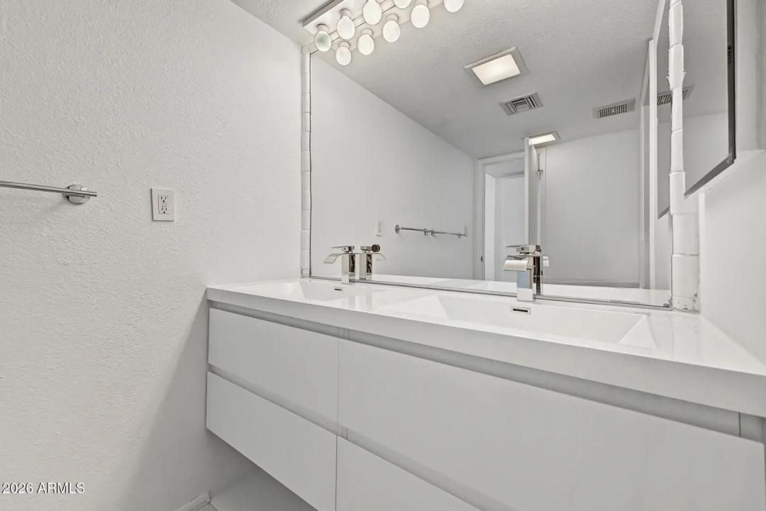 Real Estate Picture 10
