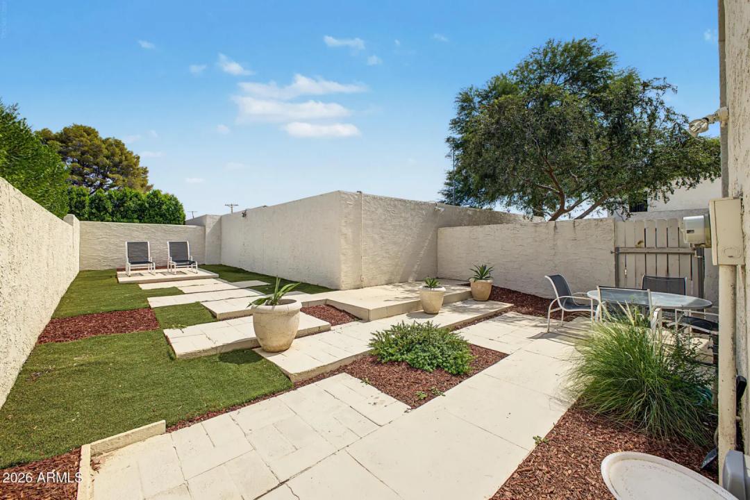 Real Estate Picture 18