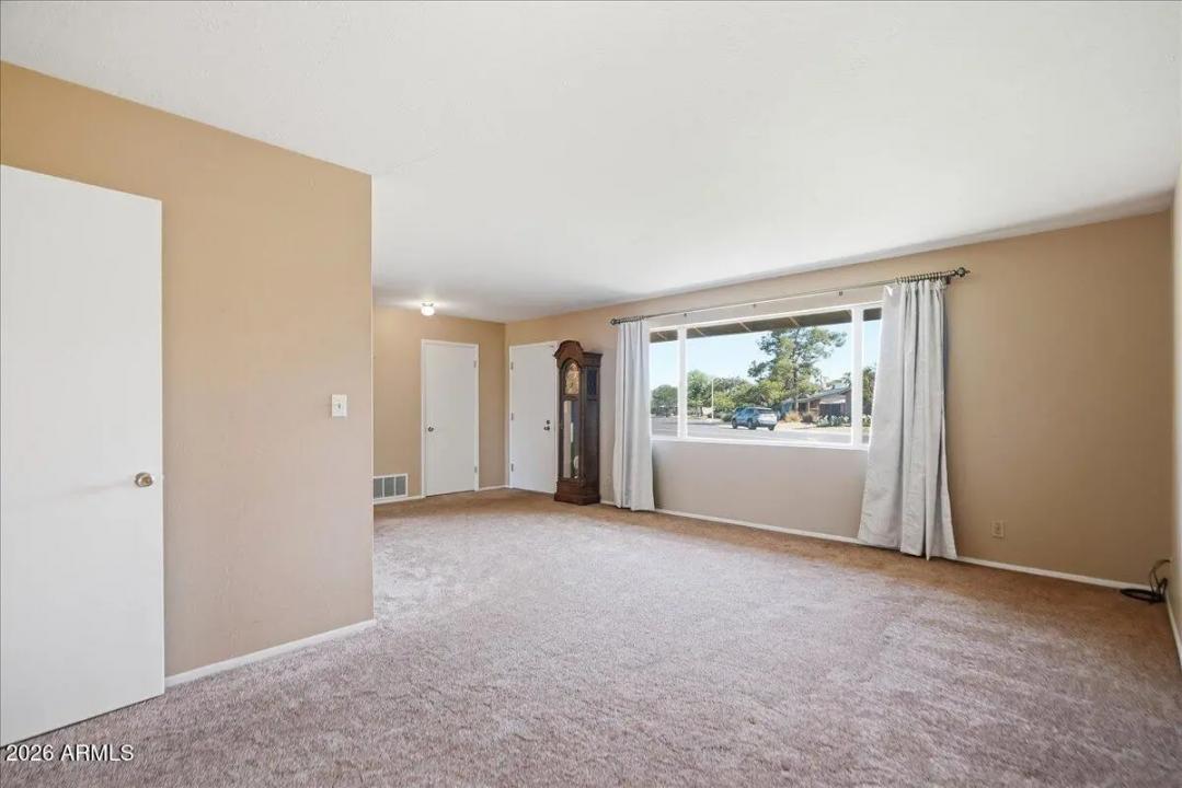Real Estate Picture 5