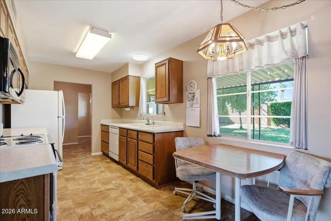 Real Estate Picture 9