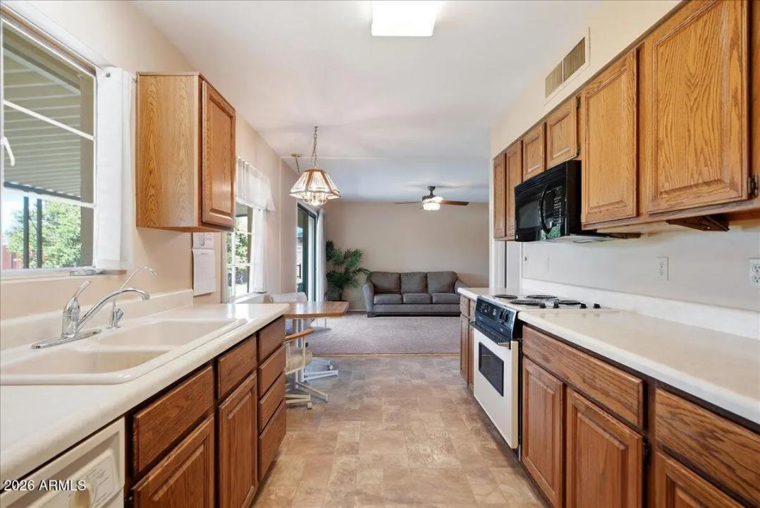 Real Estate Picture 12