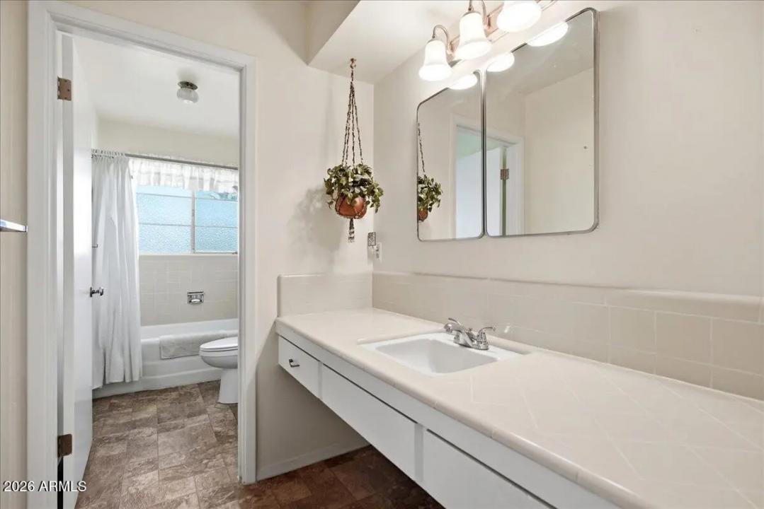 Real Estate Picture 19