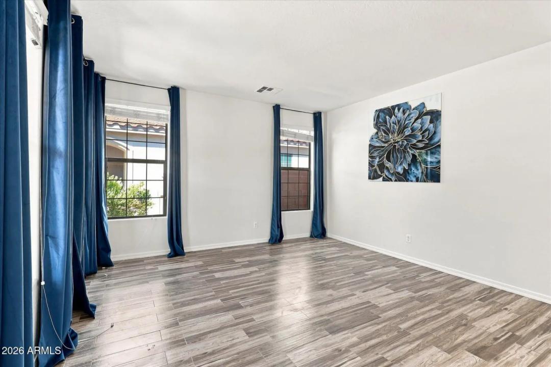 Real Estate Picture 5