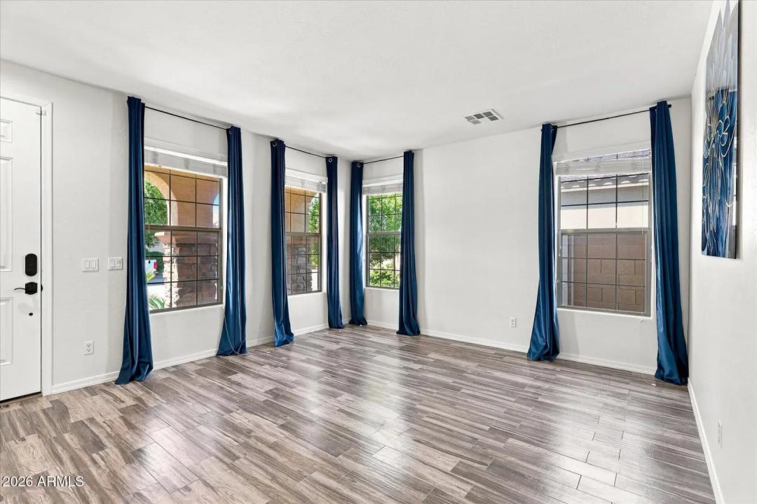 Real Estate Picture 8