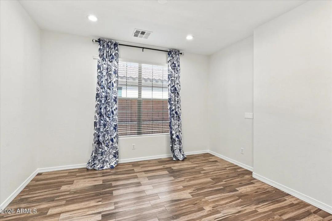 Real Estate Picture 13