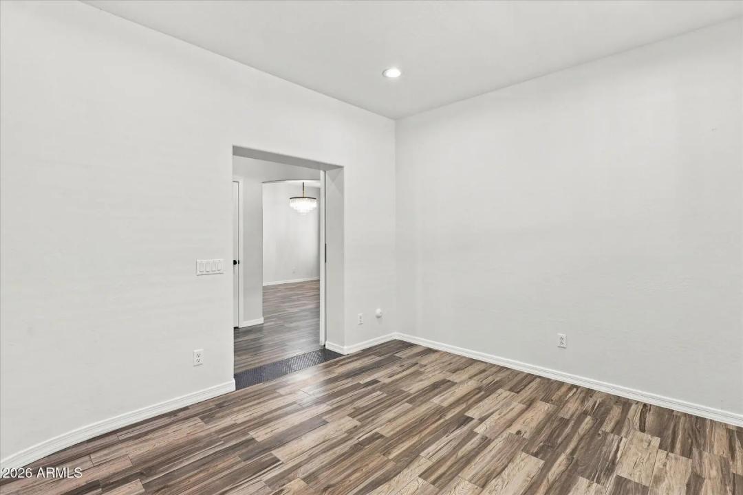 Real Estate Picture 14