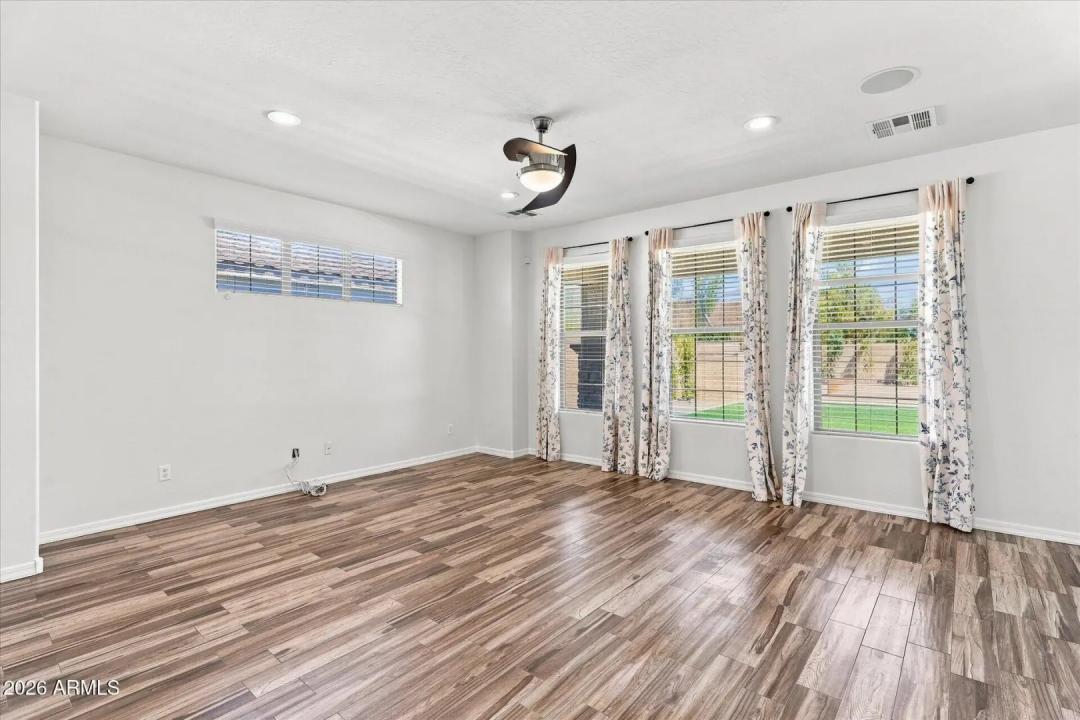 Real Estate Picture 15