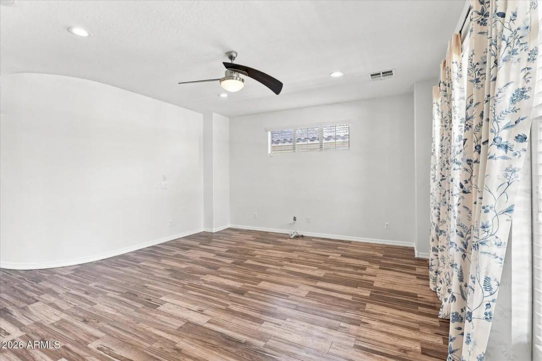 Real Estate Picture 16