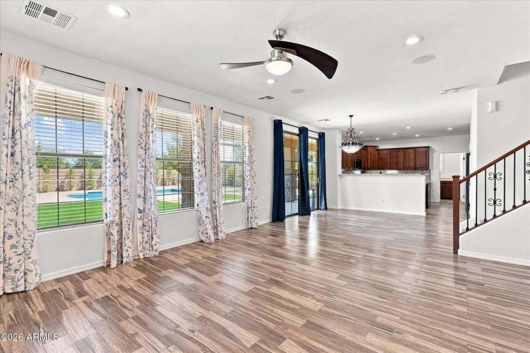 Real Estate Picture 17