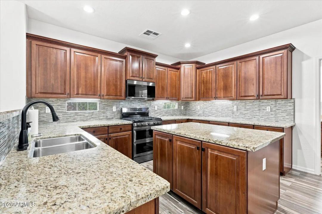 Real Estate Picture 21