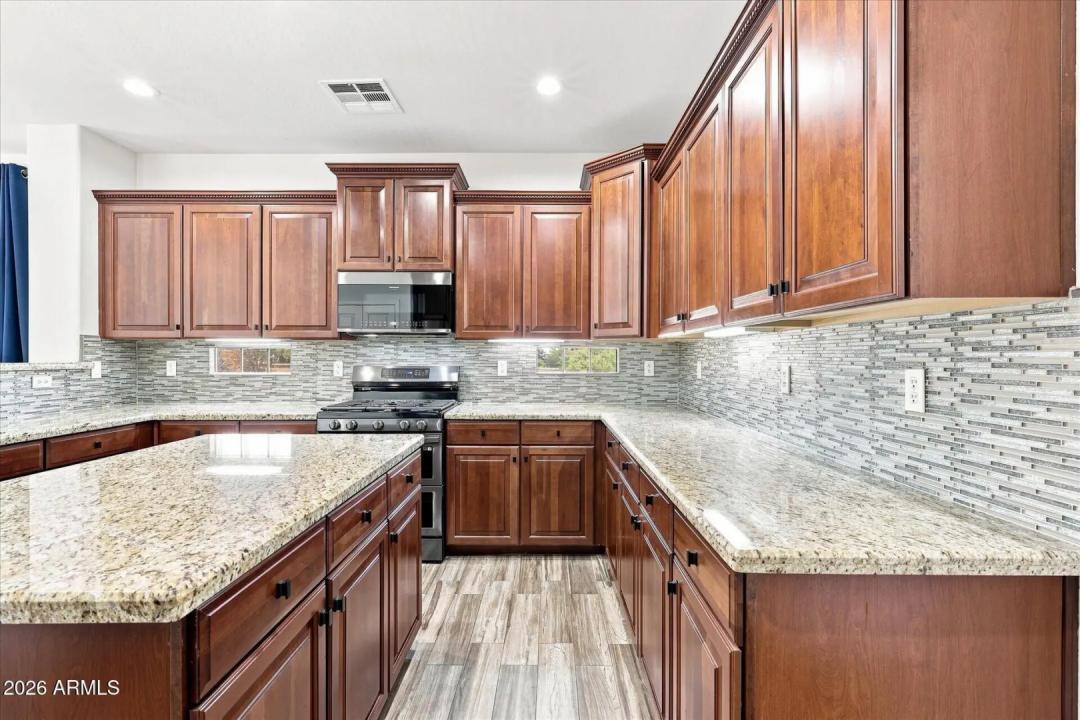 Real Estate Picture 25