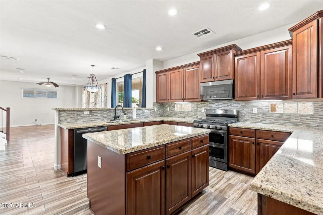 Real Estate Picture 27
