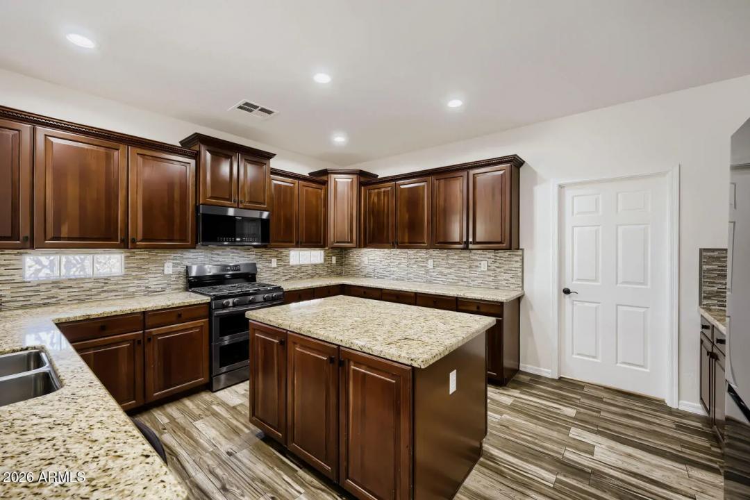 Real Estate Picture 8