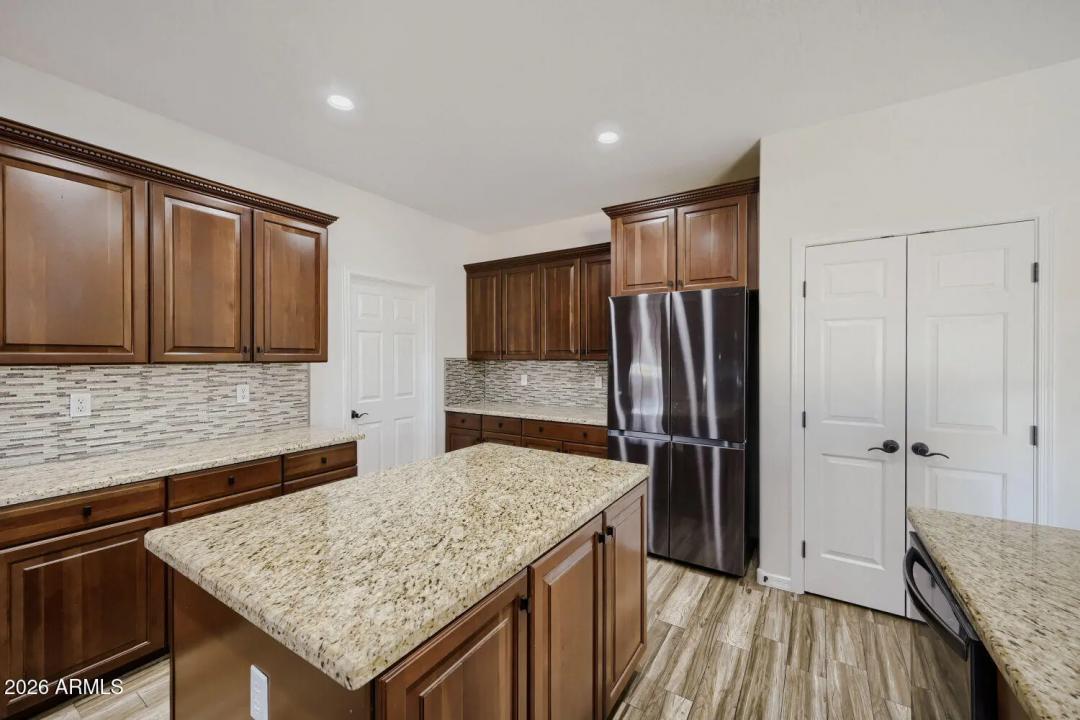 Real Estate Picture 10