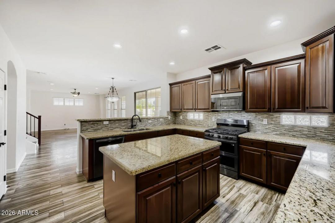 Real Estate Picture 9