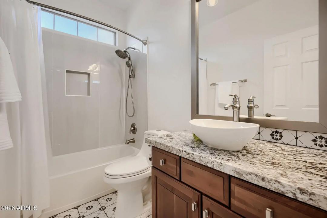 Real Estate Picture 16