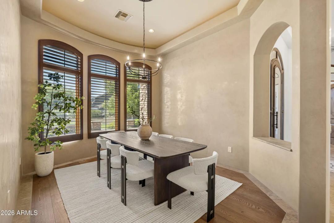 Real Estate Picture 4