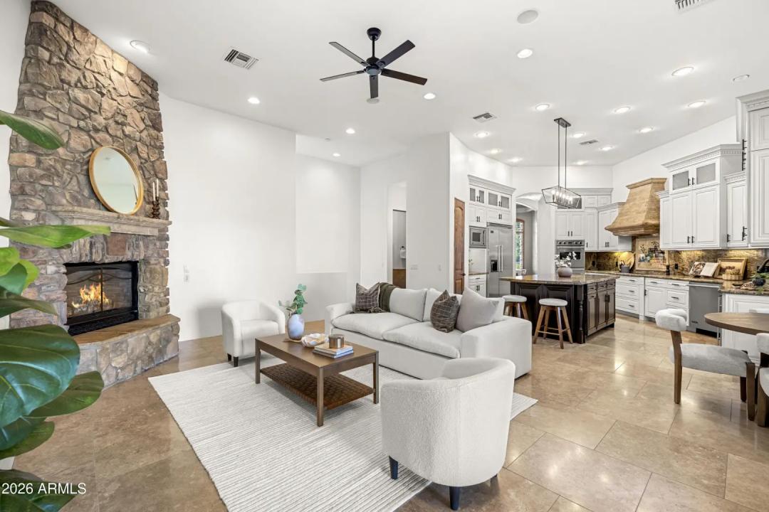 Real Estate Picture 11