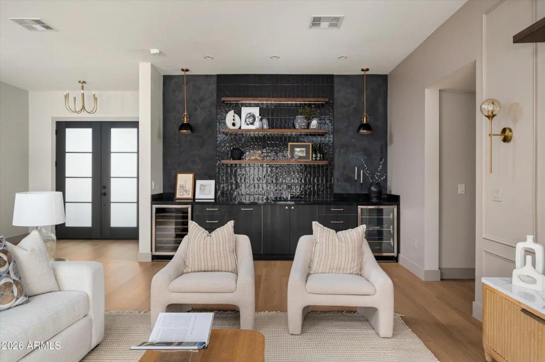Real Estate Picture 3