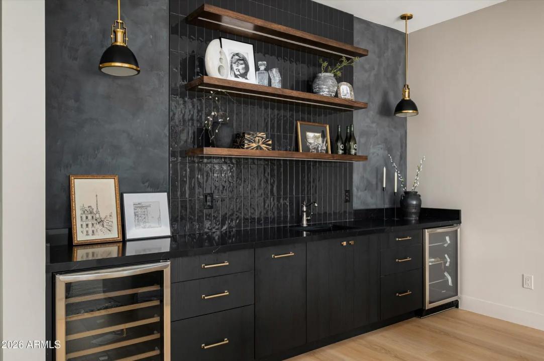 Real Estate Picture 4