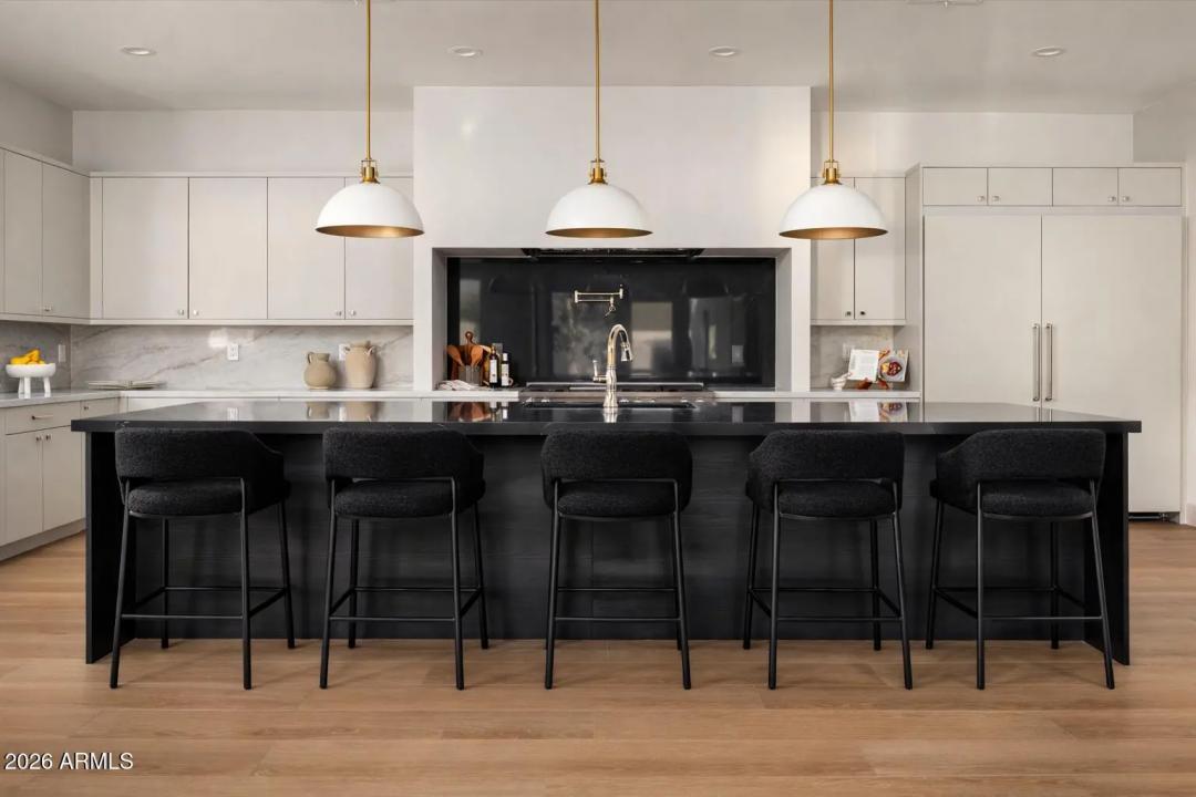 Real Estate Picture 8