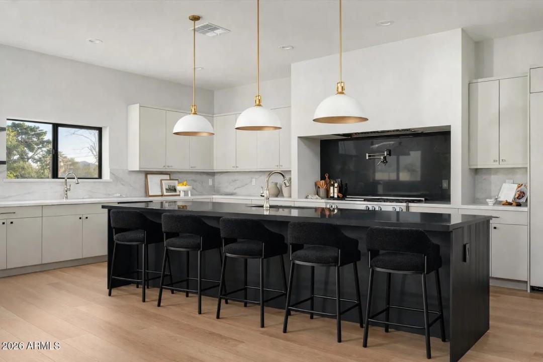 Real Estate Picture 9