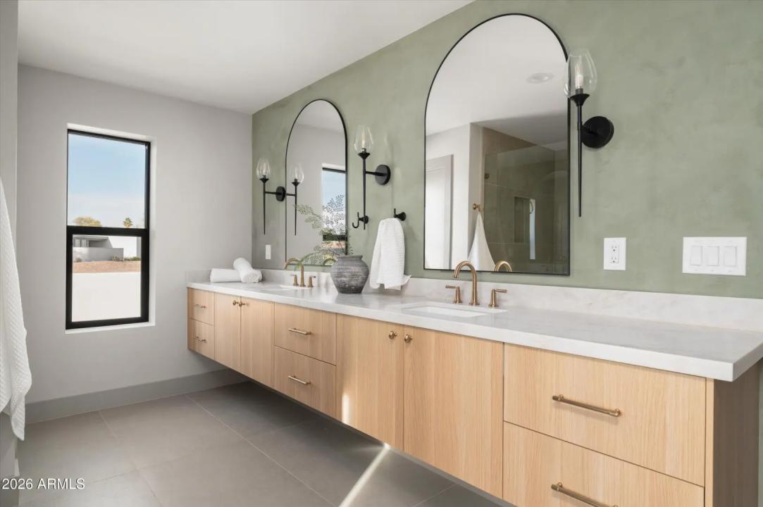 Real Estate Picture 17