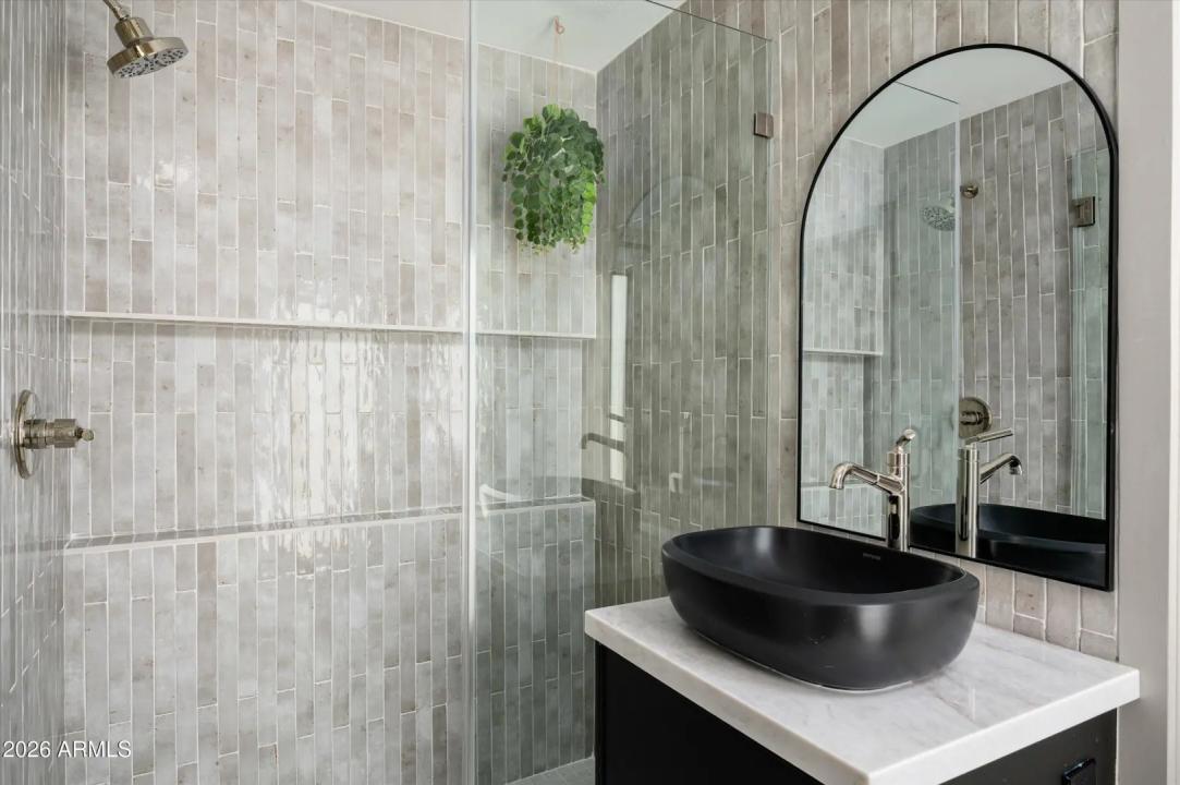 Real Estate Picture 22