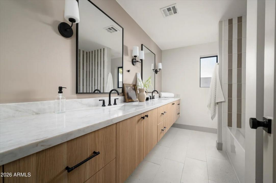 Real Estate Picture 25