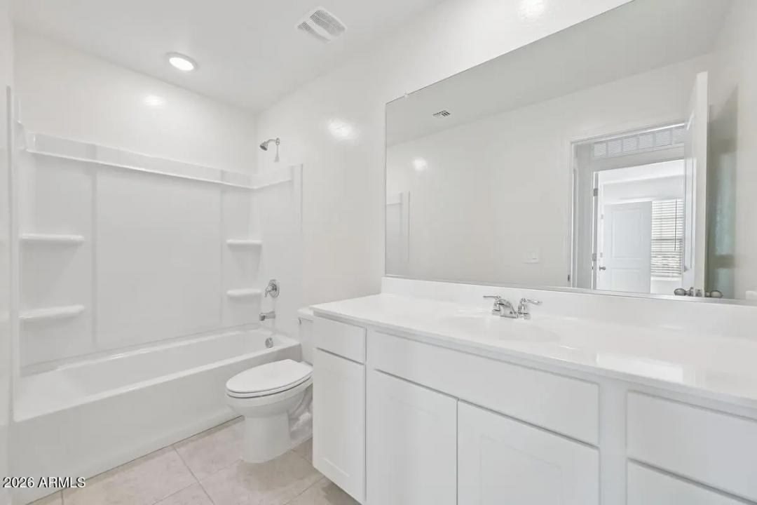 Real Estate Picture 4